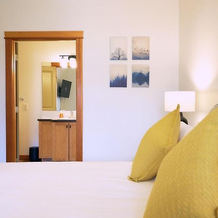 Апартаменти Mtn View Escape With King Size Bed With Outdoor Pool - Banff Pass Included! Кенмор Екстер'єр фото