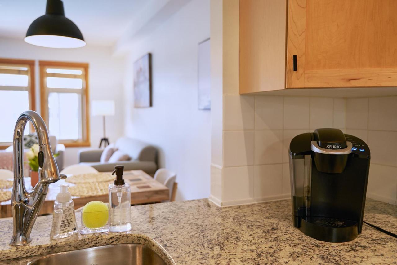 Апартаменти Mtn View Escape With King Size Bed With Outdoor Pool - Banff Pass Included! Кенмор Екстер'єр фото