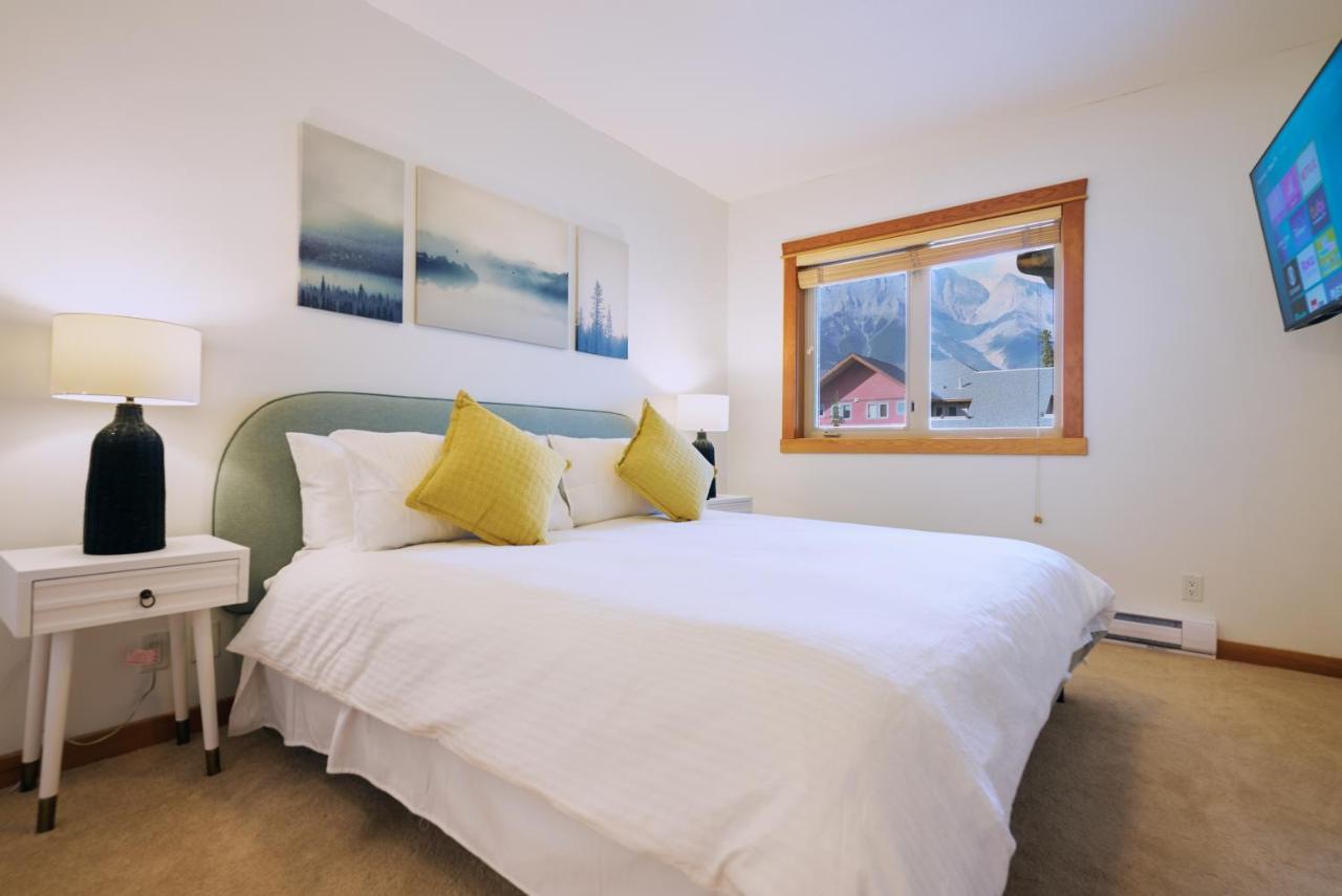 Апартаменти Mtn View Escape With King Size Bed With Outdoor Pool - Banff Pass Included! Кенмор Екстер'єр фото