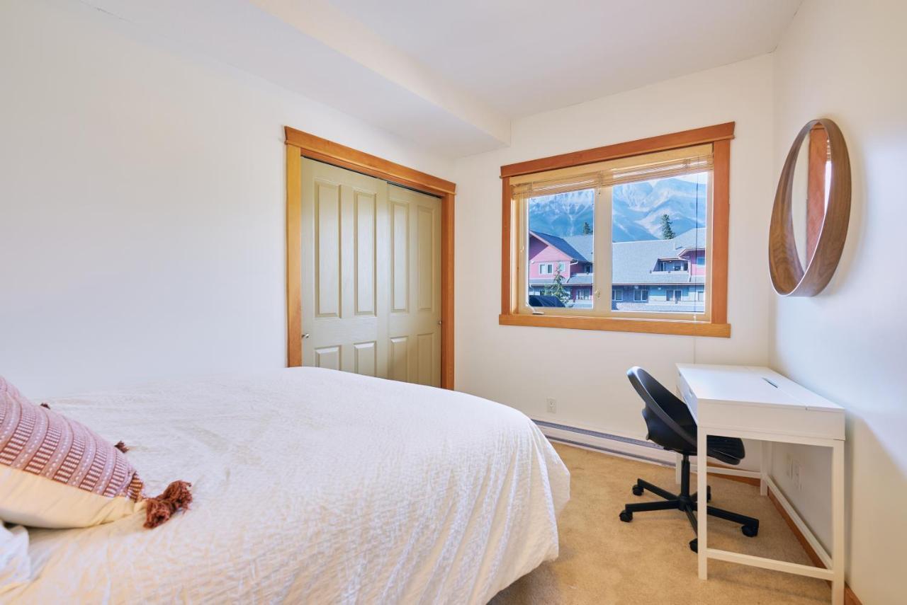 Апартаменти Mtn View Escape With King Size Bed With Outdoor Pool - Banff Pass Included! Кенмор Екстер'єр фото