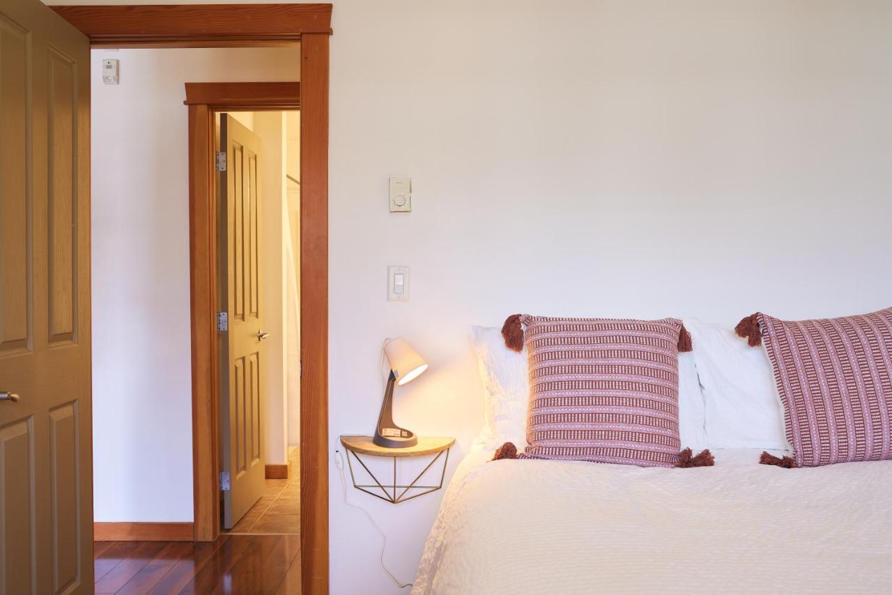 Апартаменти Mtn View Escape With King Size Bed With Outdoor Pool - Banff Pass Included! Кенмор Екстер'єр фото