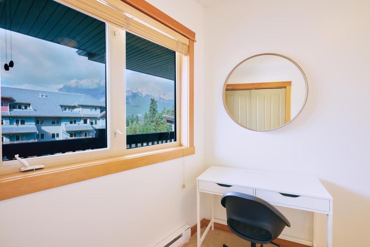 Апартаменти Mtn View Escape With King Size Bed With Outdoor Pool - Banff Pass Included! Кенмор Екстер'єр фото