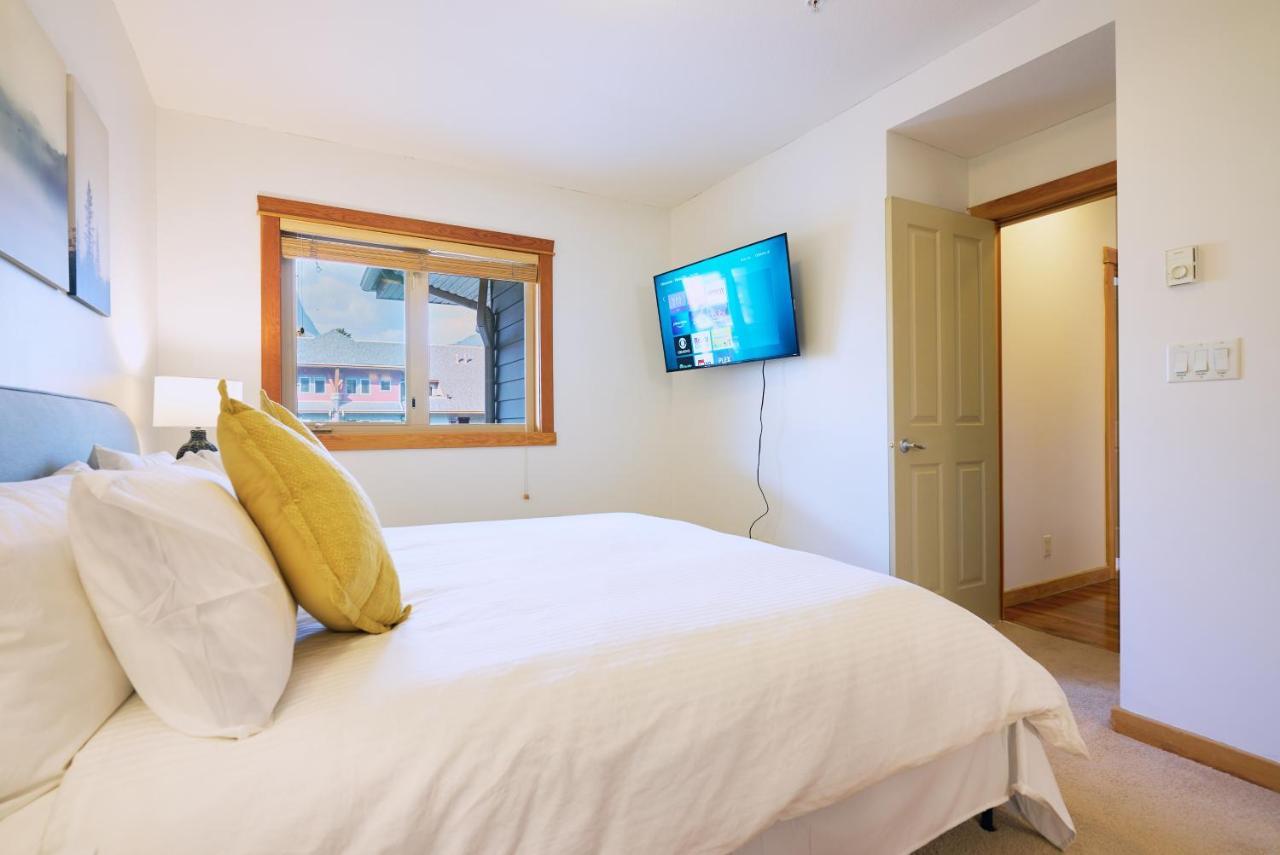 Апартаменти Mtn View Escape With King Size Bed With Outdoor Pool - Banff Pass Included! Кенмор Екстер'єр фото