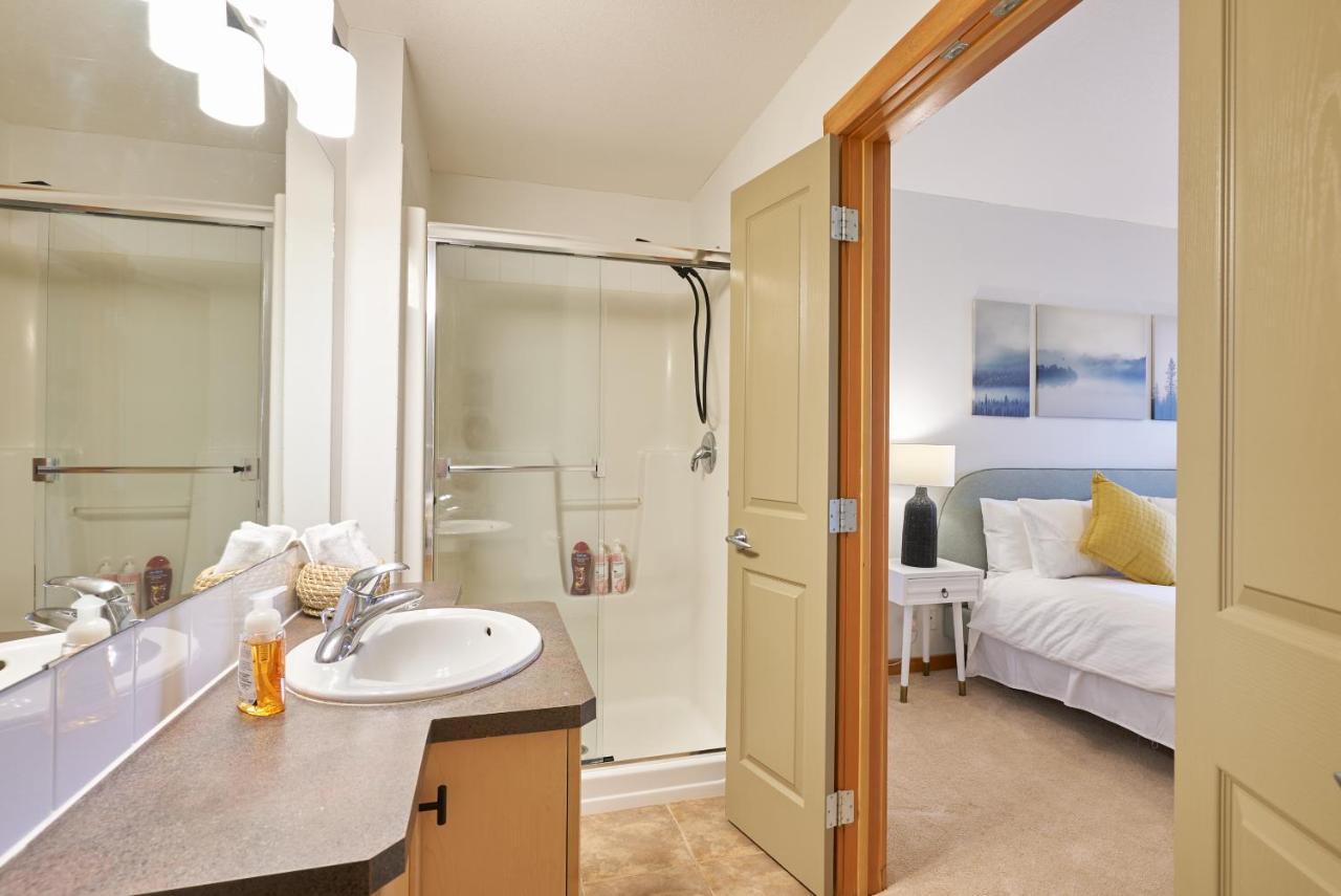 Апартаменти Mtn View Escape With King Size Bed With Outdoor Pool - Banff Pass Included! Кенмор Екстер'єр фото