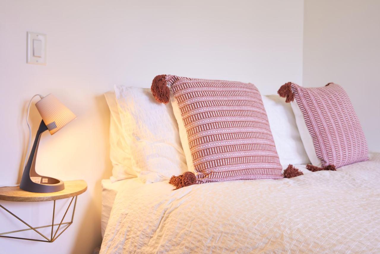 Апартаменти Mtn View Escape With King Size Bed With Outdoor Pool - Banff Pass Included! Кенмор Екстер'єр фото