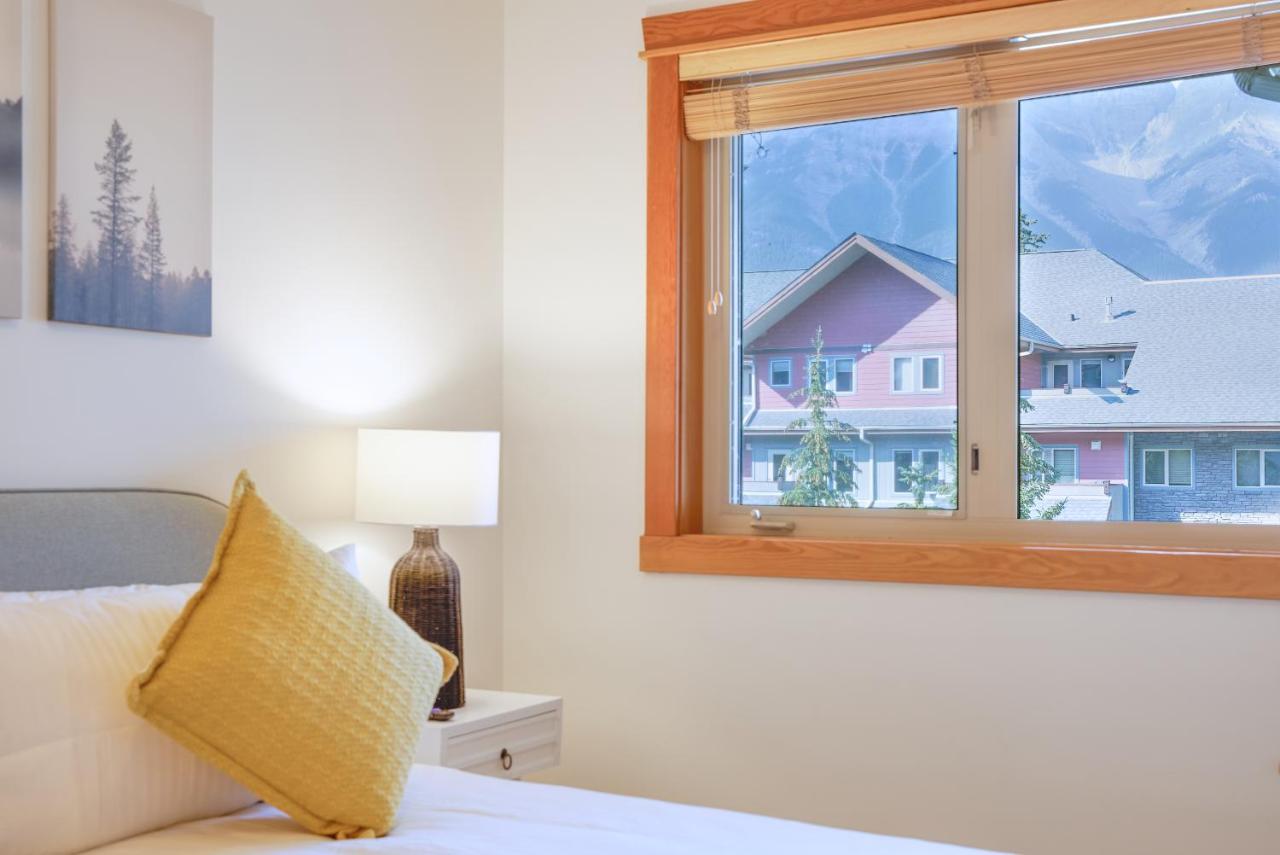 Апартаменти Mtn View Escape With King Size Bed With Outdoor Pool - Banff Pass Included! Кенмор Екстер'єр фото
