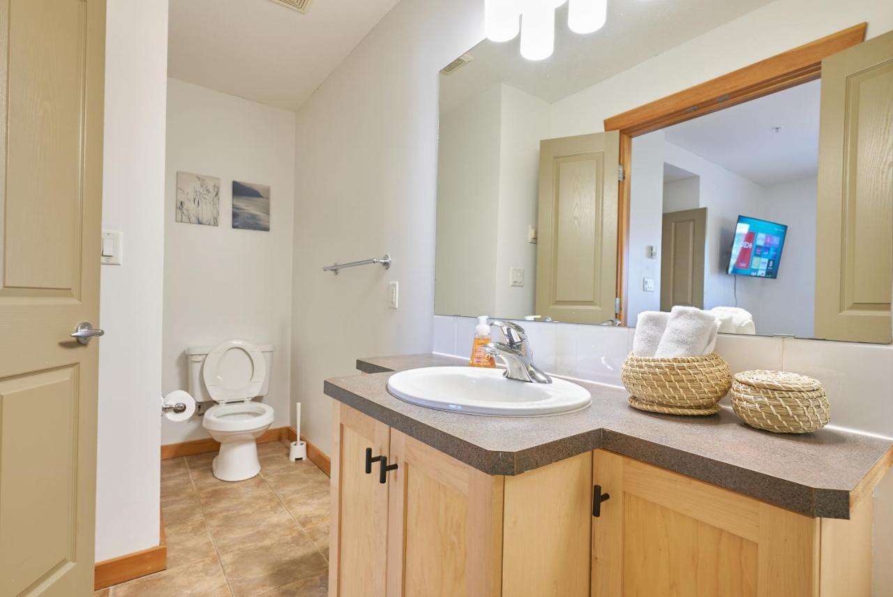 Апартаменти Mtn View Escape With King Size Bed With Outdoor Pool - Banff Pass Included! Кенмор Екстер'єр фото