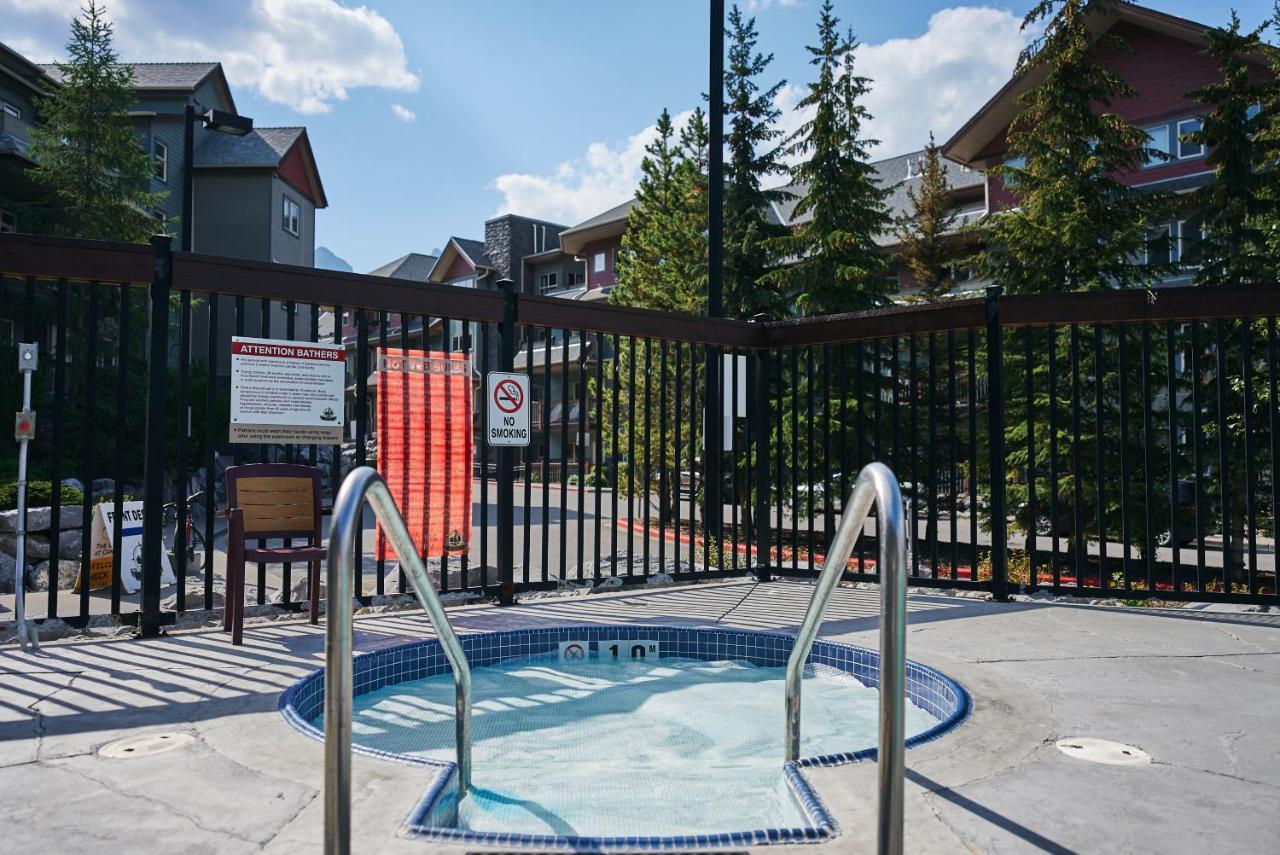 Апартаменти Mtn View Escape With King Size Bed With Outdoor Pool - Banff Pass Included! Кенмор Екстер'єр фото