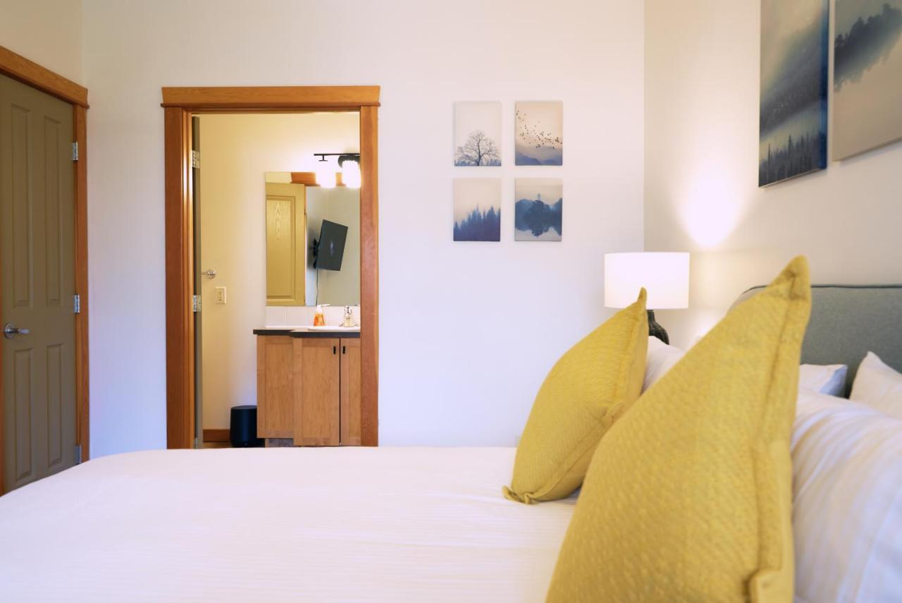 Апартаменти Mtn View Escape With King Size Bed With Outdoor Pool - Banff Pass Included! Кенмор Екстер'єр фото