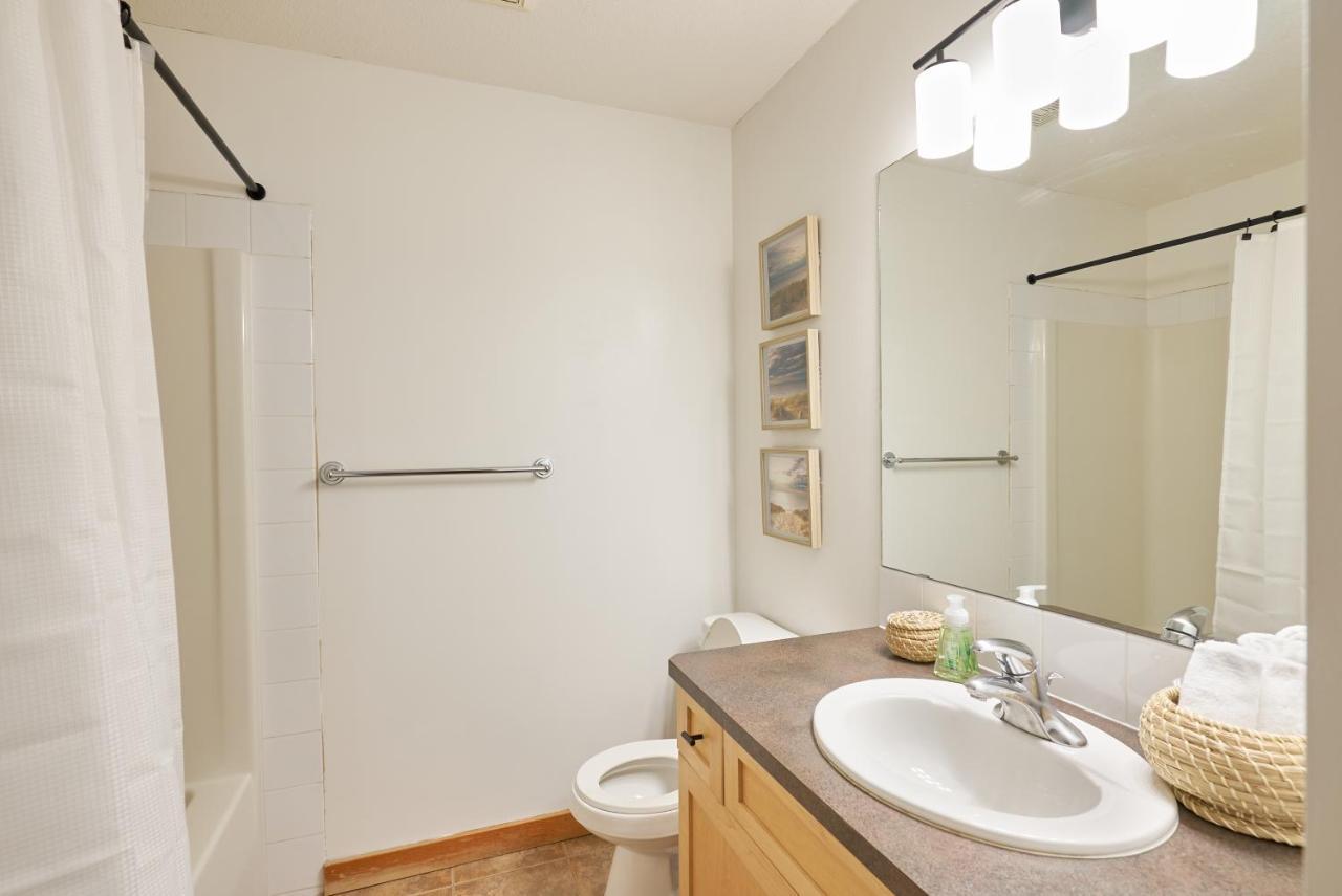 Апартаменти Mtn View Escape With King Size Bed With Outdoor Pool - Banff Pass Included! Кенмор Екстер'єр фото