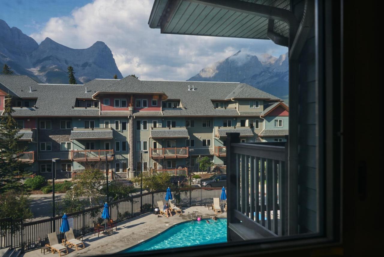 Апартаменти Mtn View Escape With King Size Bed With Outdoor Pool - Banff Pass Included! Кенмор Екстер'єр фото